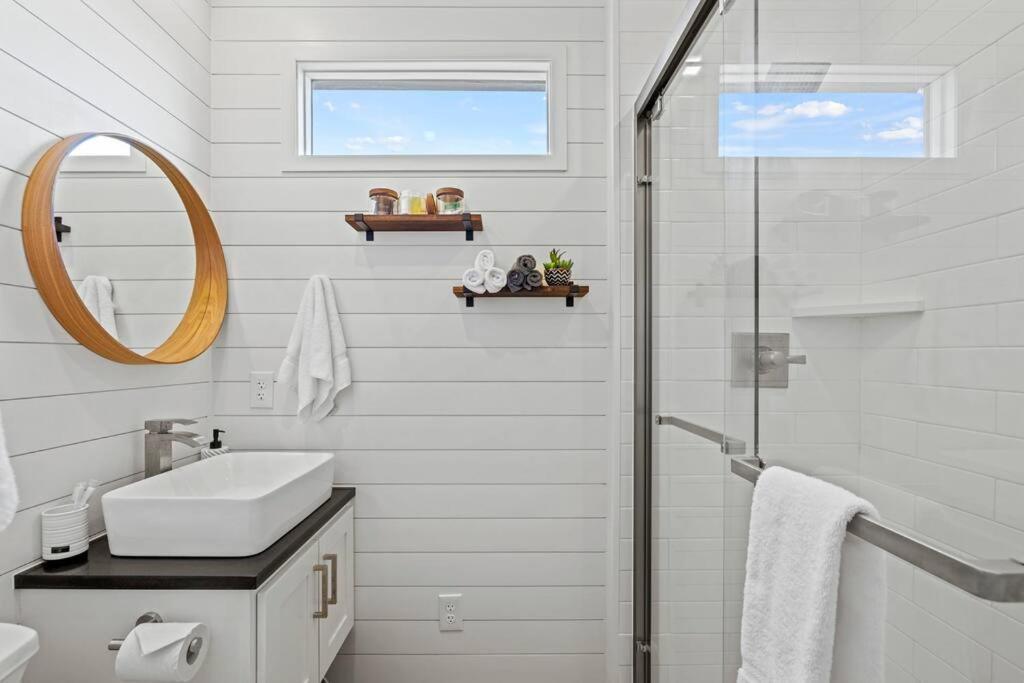 New! The Texas Longhorn-Luxury Container Home Fredericksburg Exteriör bild
