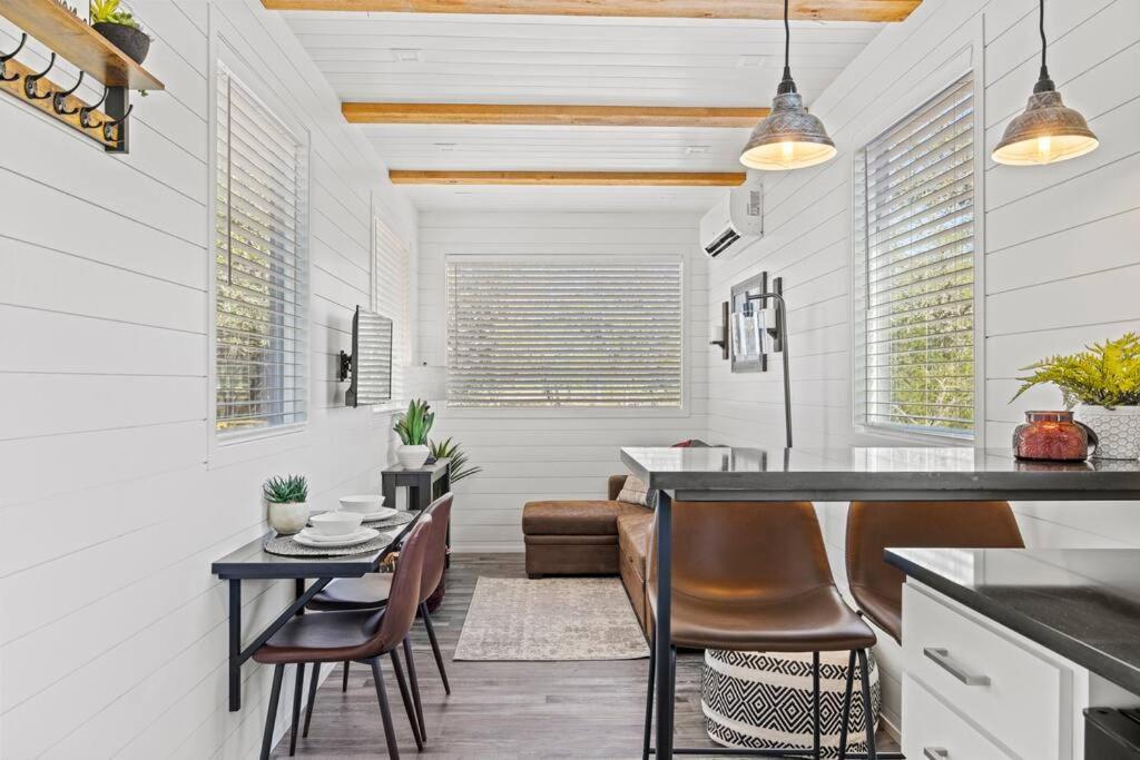 New! The Texas Longhorn-Luxury Container Home Fredericksburg Exteriör bild