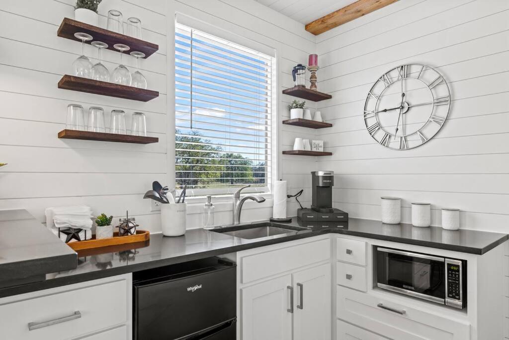 New! The Texas Longhorn-Luxury Container Home Fredericksburg Exteriör bild