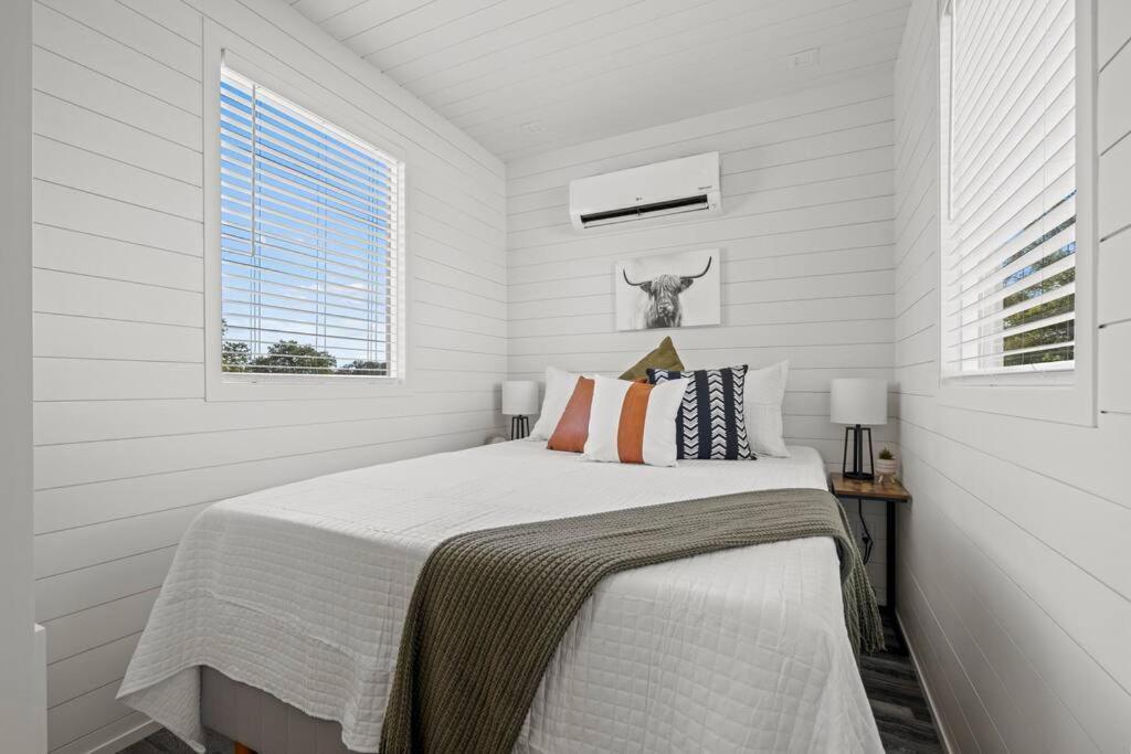 New! The Texas Longhorn-Luxury Container Home Fredericksburg Exteriör bild