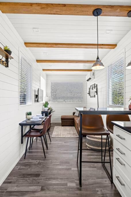 New! The Texas Longhorn-Luxury Container Home Fredericksburg Exteriör bild