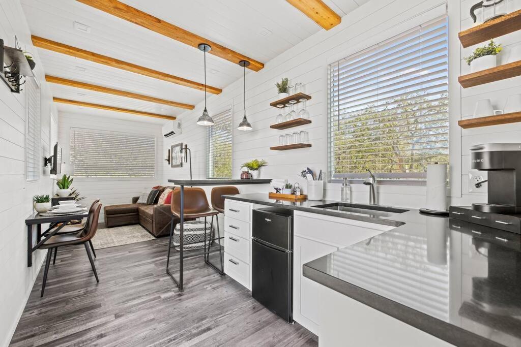 New! The Texas Longhorn-Luxury Container Home Fredericksburg Exteriör bild