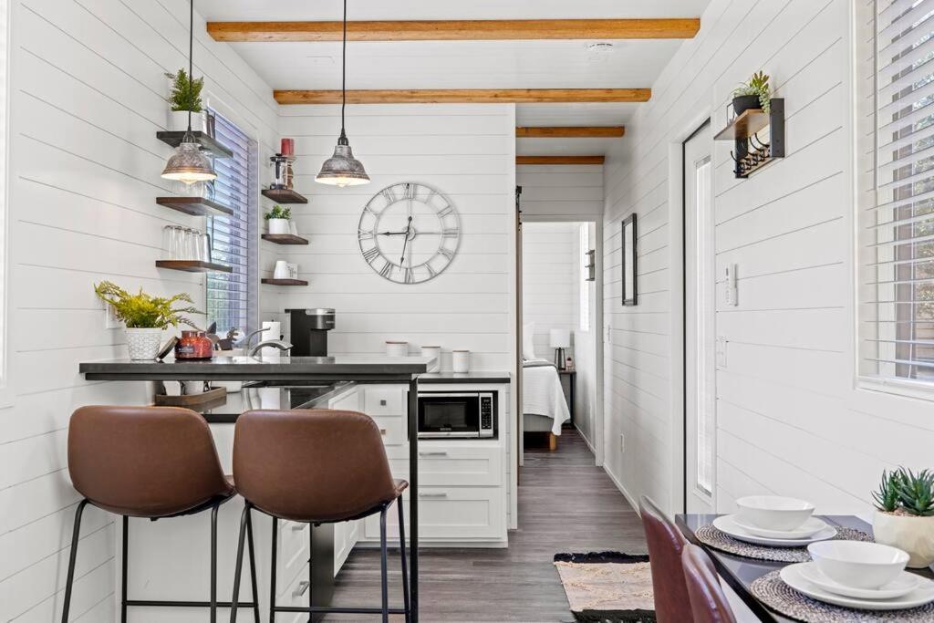 New! The Texas Longhorn-Luxury Container Home Fredericksburg Exteriör bild