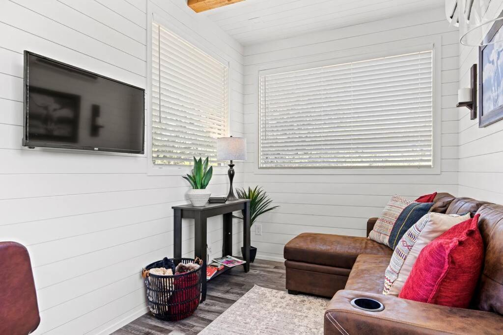 New! The Texas Longhorn-Luxury Container Home Fredericksburg Exteriör bild