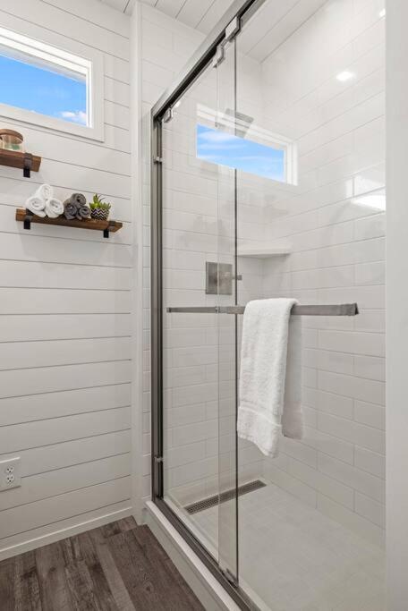 New! The Texas Longhorn-Luxury Container Home Fredericksburg Exteriör bild