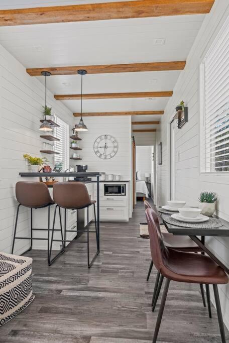 New! The Texas Longhorn-Luxury Container Home Fredericksburg Exteriör bild