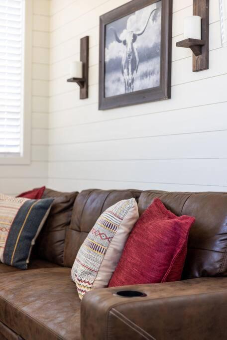 New! The Texas Longhorn-Luxury Container Home Fredericksburg Exteriör bild