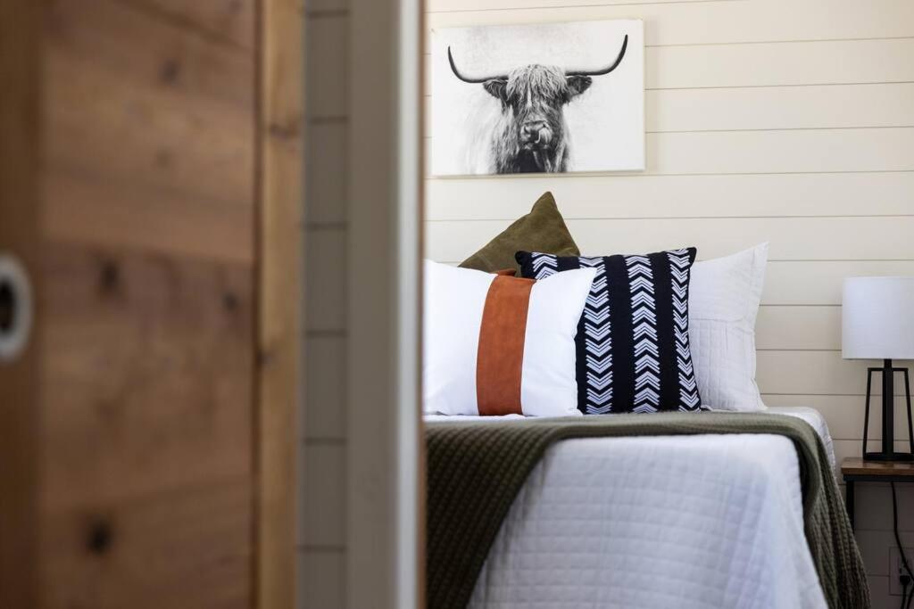 New! The Texas Longhorn-Luxury Container Home Fredericksburg Exteriör bild